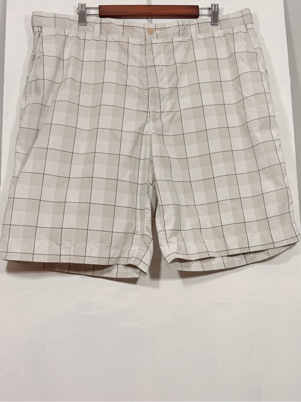 PGA Tour Cream and Gray Checked Flat Front Shorts